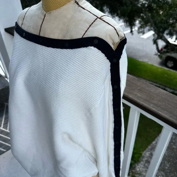 Blanc Noir sweater. Snap detail to wear multiple ways. Excellent preloved cond - Picture 4 of 5